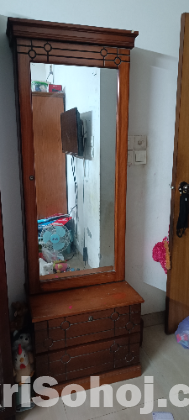 ড্রেসিং টেবিল
